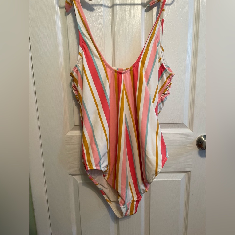 Bathing suit - Picture 2 of 4